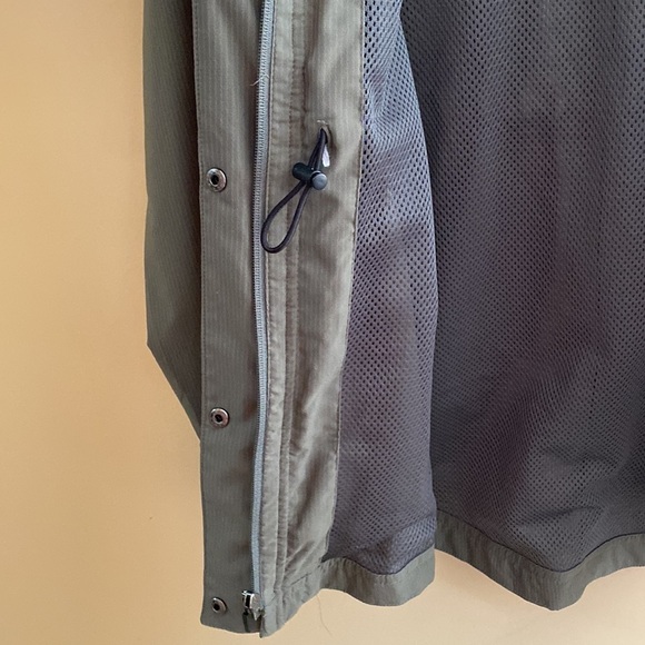 Lightweight military style Jacket. Green drawstring waist. - Picture 6 of 9